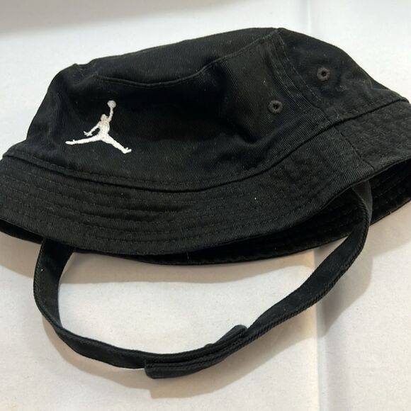 Jordan Toddler black embroidered bucket hat with strap NWOT - Picture 4 of 5